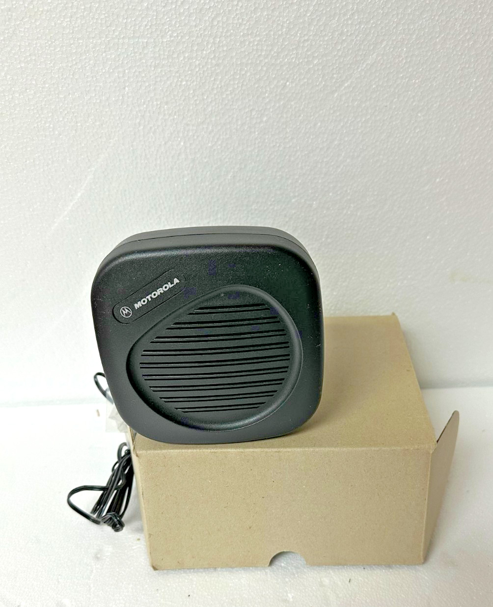 NEW IN BOX MOTOROLA HSN4024A 8 OHM EXTERNAL SPEAKER