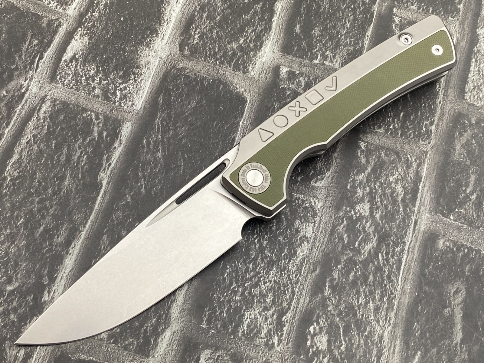 TwoSun TS471-14C28N Folding Knife Titanium/ G10 Handle Plain Edge Camping Knife