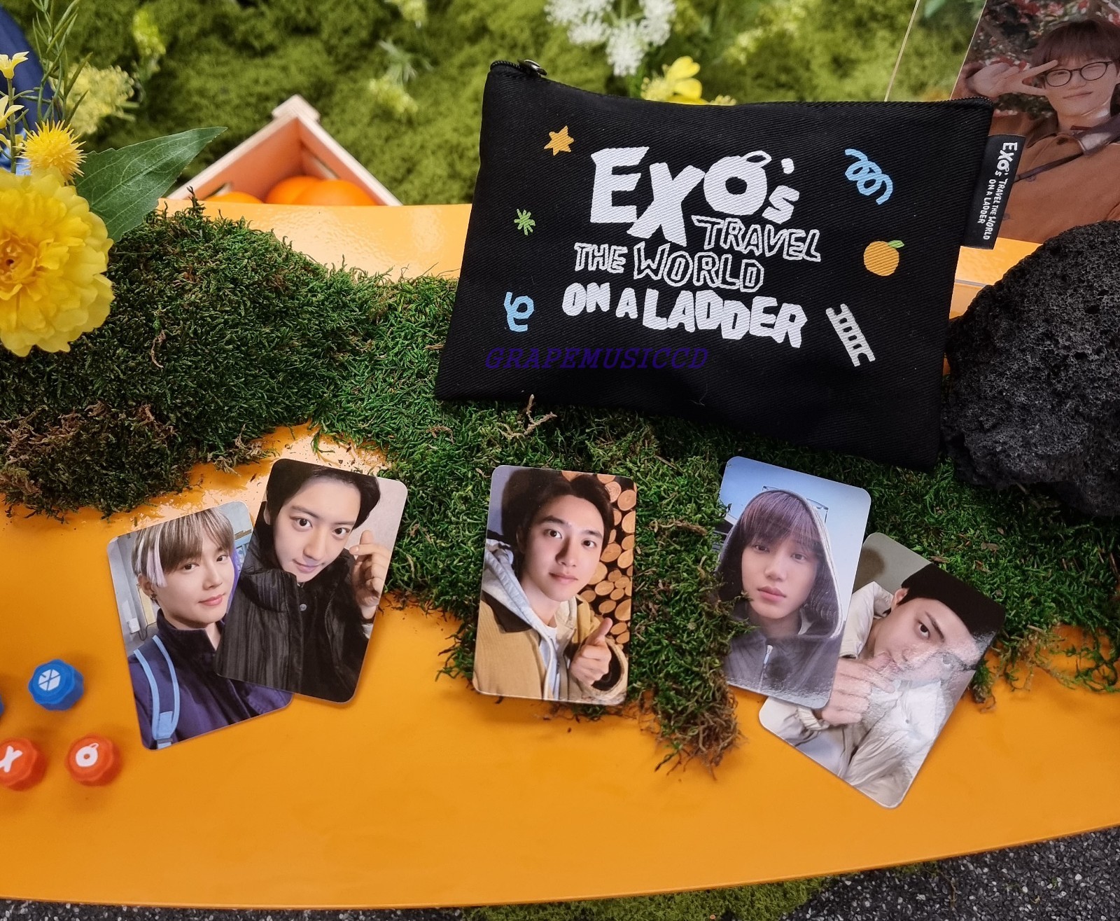EXO EXO's Travel the World on a Ladder SEASON 5 OFFICIAL MD POUCH SET +PHOTOCARD