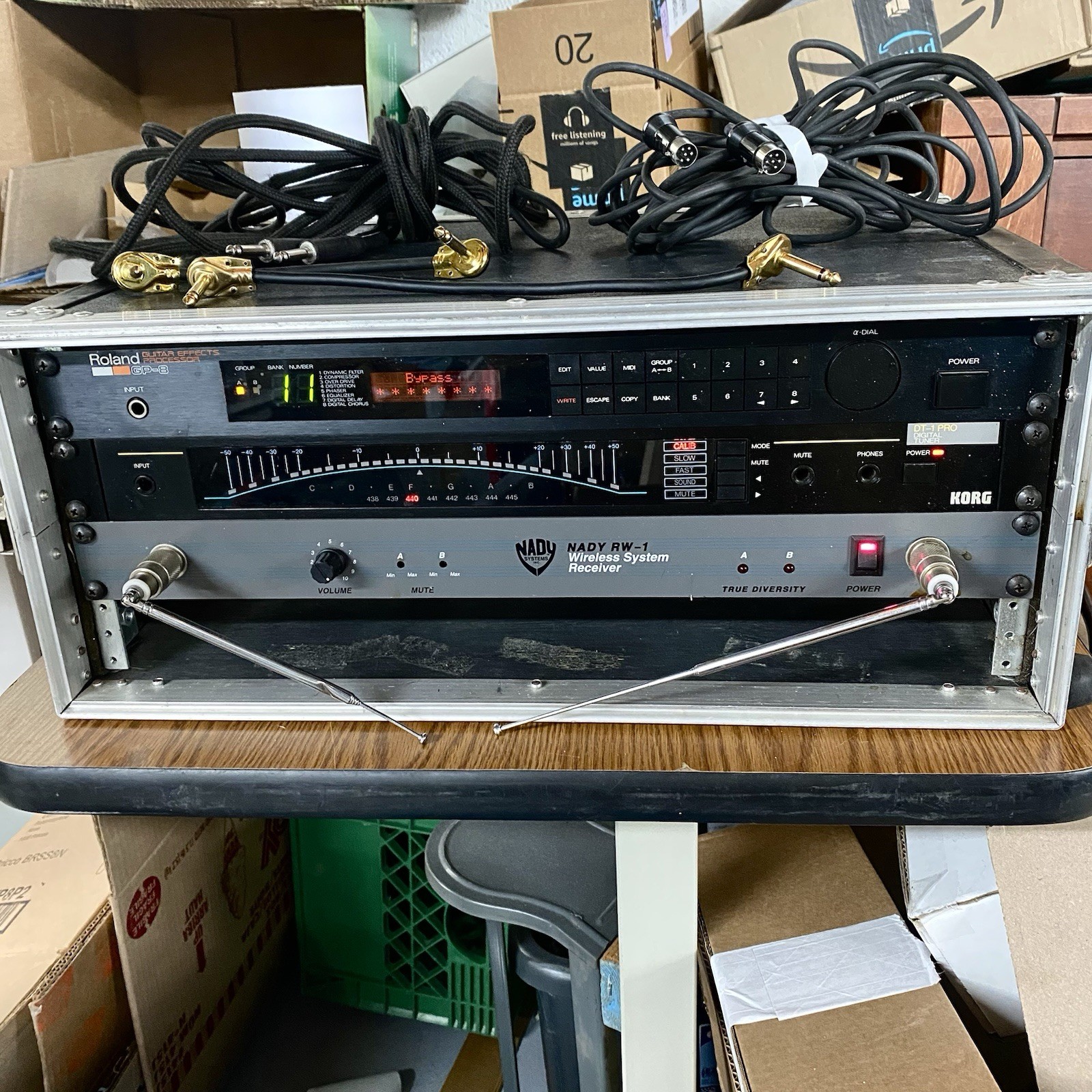 LOT-Roland Korg Nady-effects processor, digital tuner, receiver+Rack Case/cables