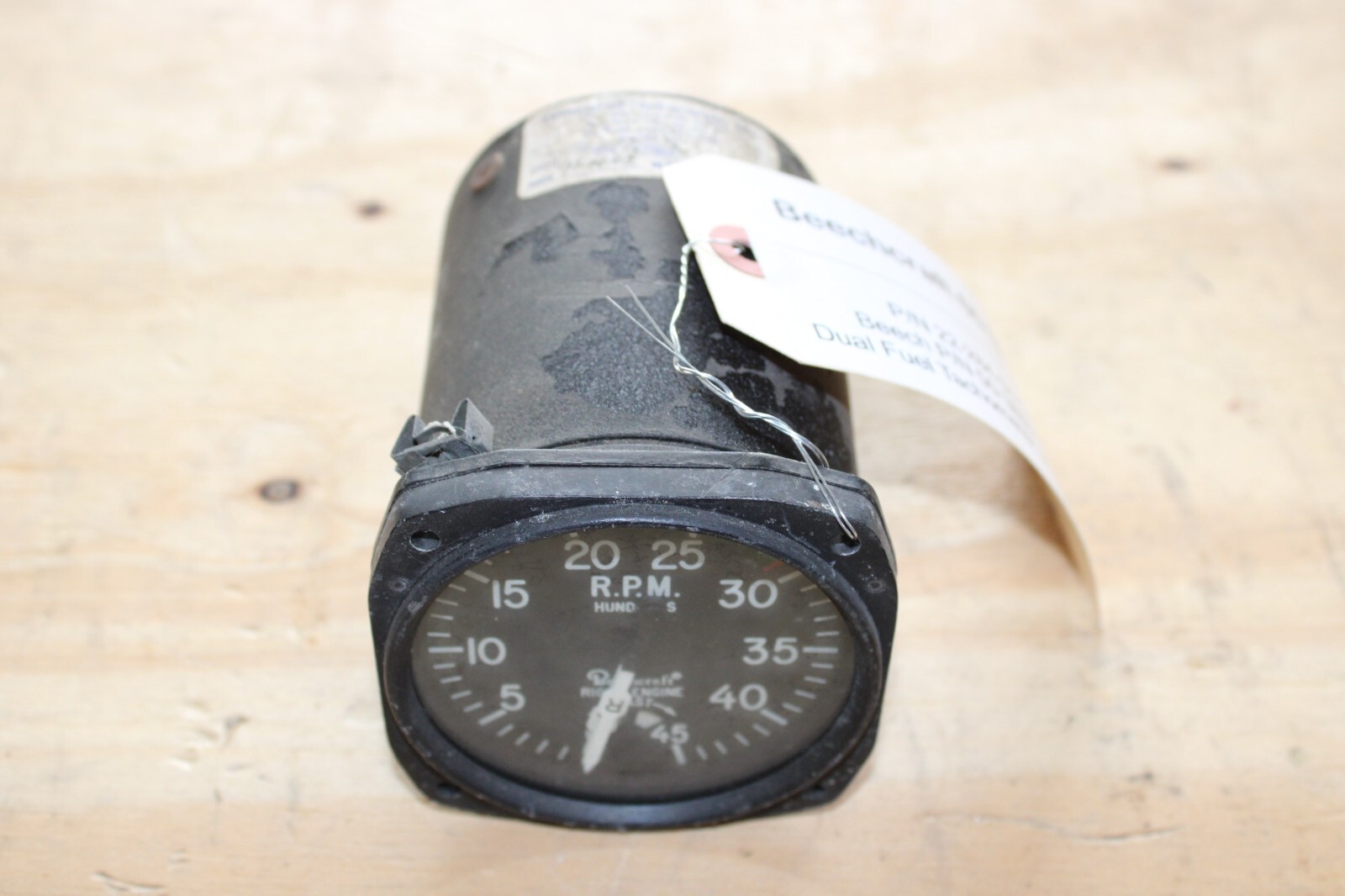 Beechcraft P/N 50-380010-27 (22-284-017-1) Dual Tachometer w/ Synchro