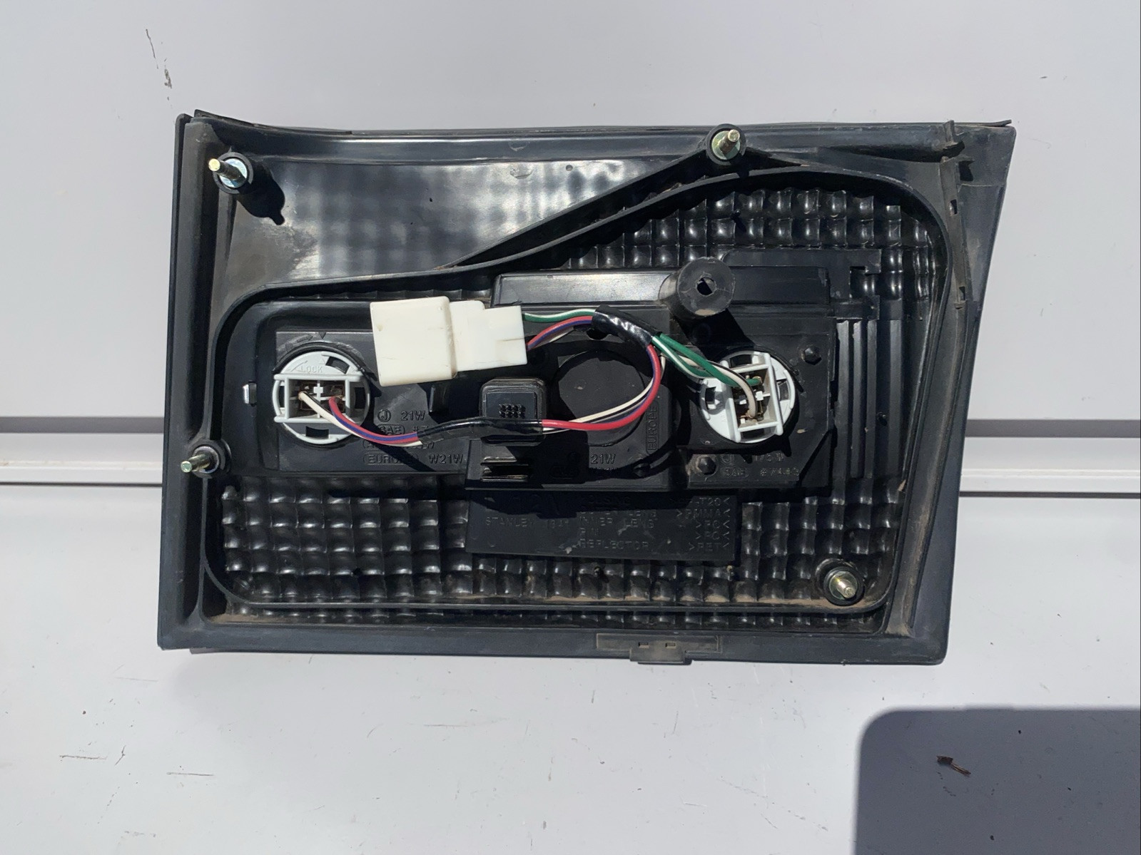 98 99 00 LEXUS LS400 DRIVER LEFT TRUNK MOUNT TAILLIGHT LAMP 1998-2000