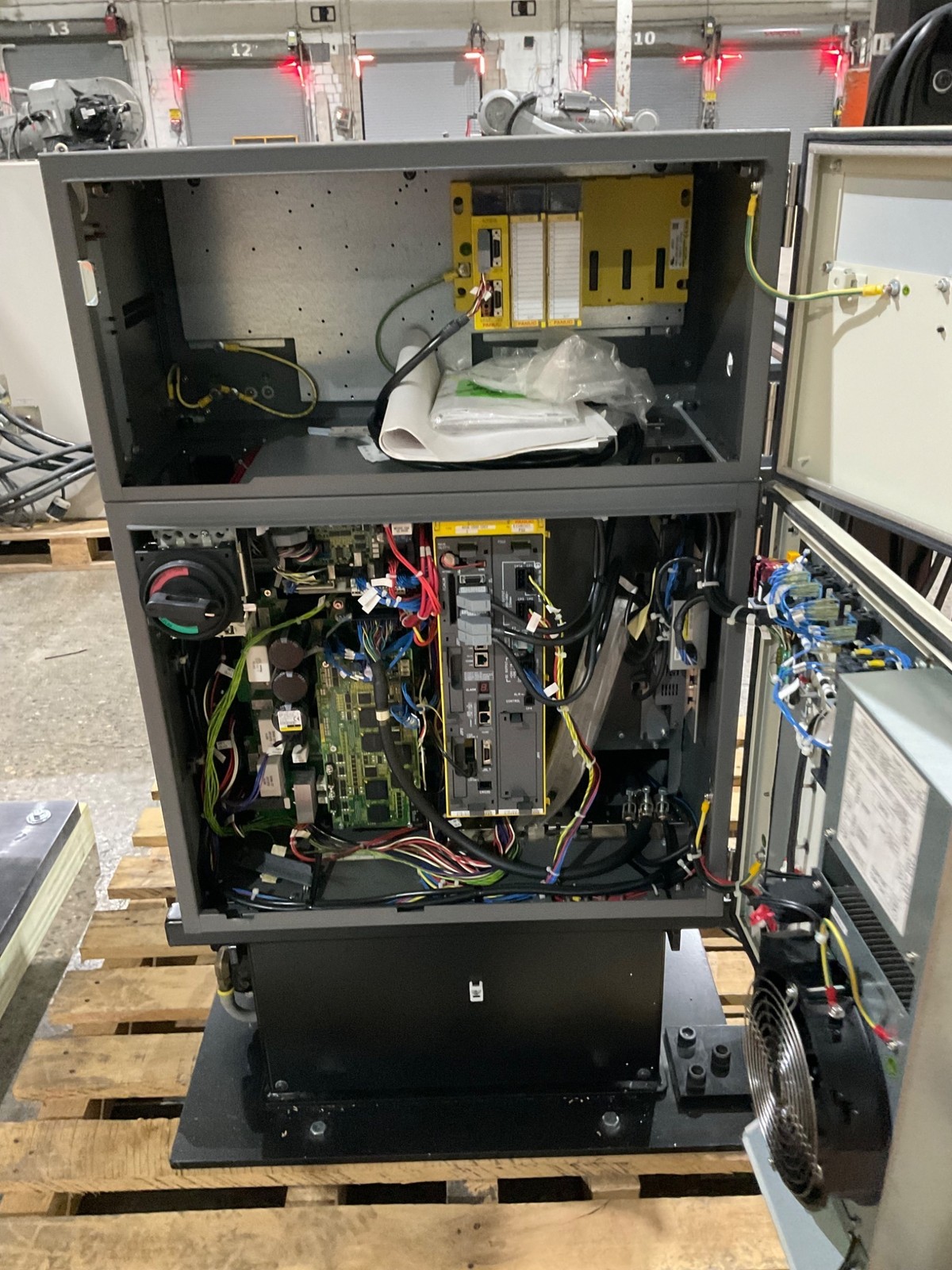 FANUC CR-35IA COLLABORATIVE ROBOT W R-30IB CONTROLLER W END OF ARM VISION
