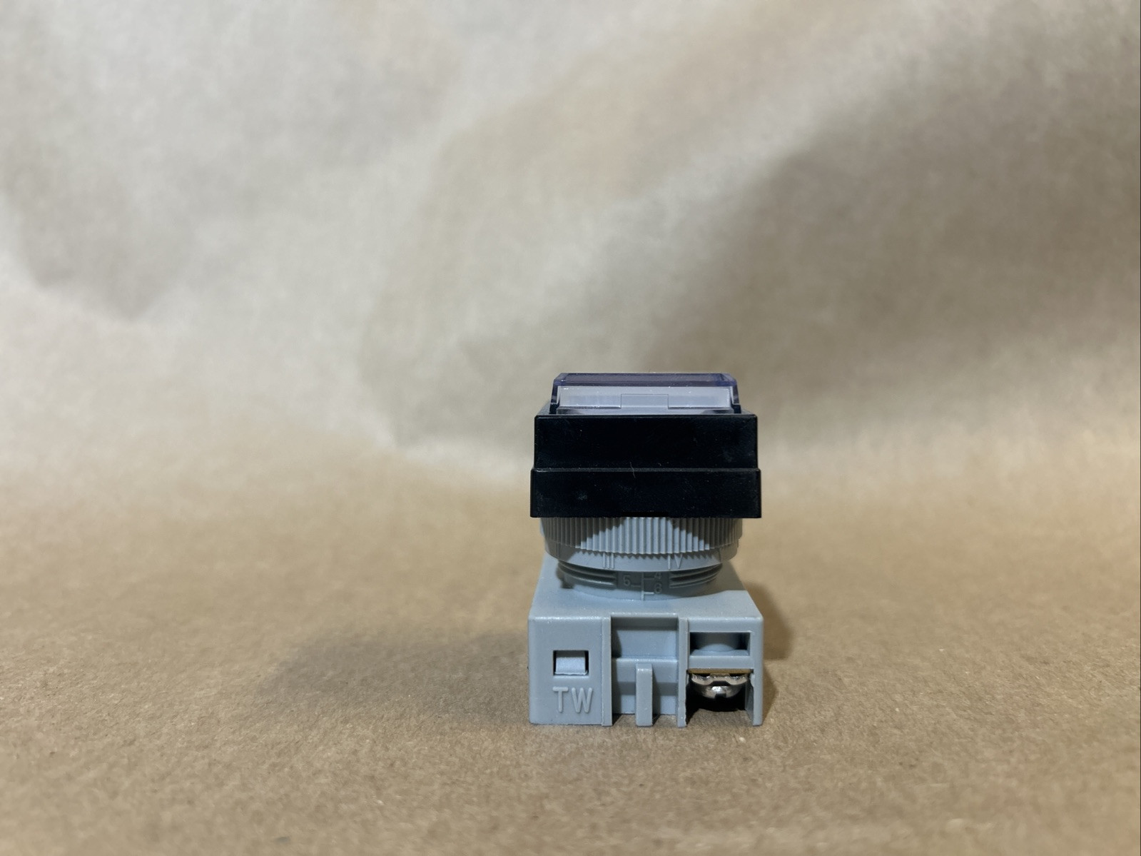 Idec Apw APQW1B99-C-24V