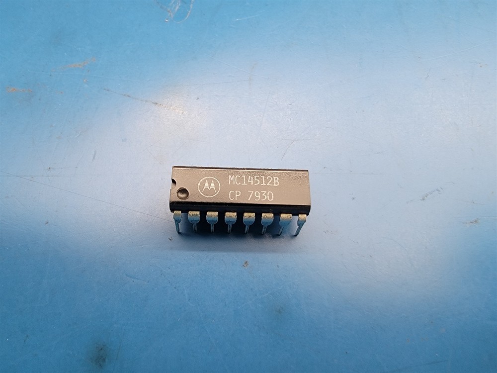 New (25pcs) MC14512BCP MOTOROLA IC Logic