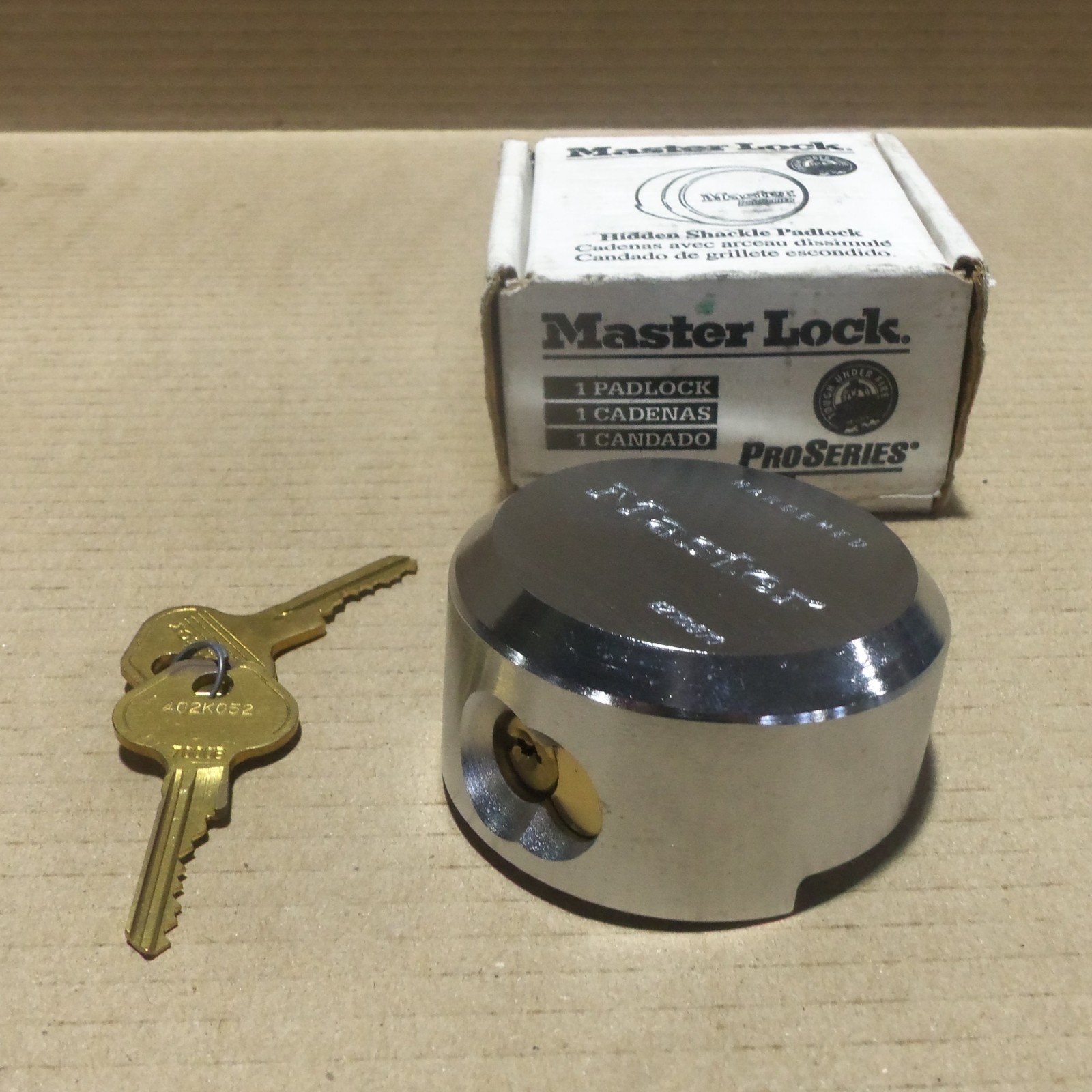 NEW MASTER LOCK 6270/970 HIDDEN SHACKLE PRO SERIES PADLOCK W/ KEYS 6270 970 AK
