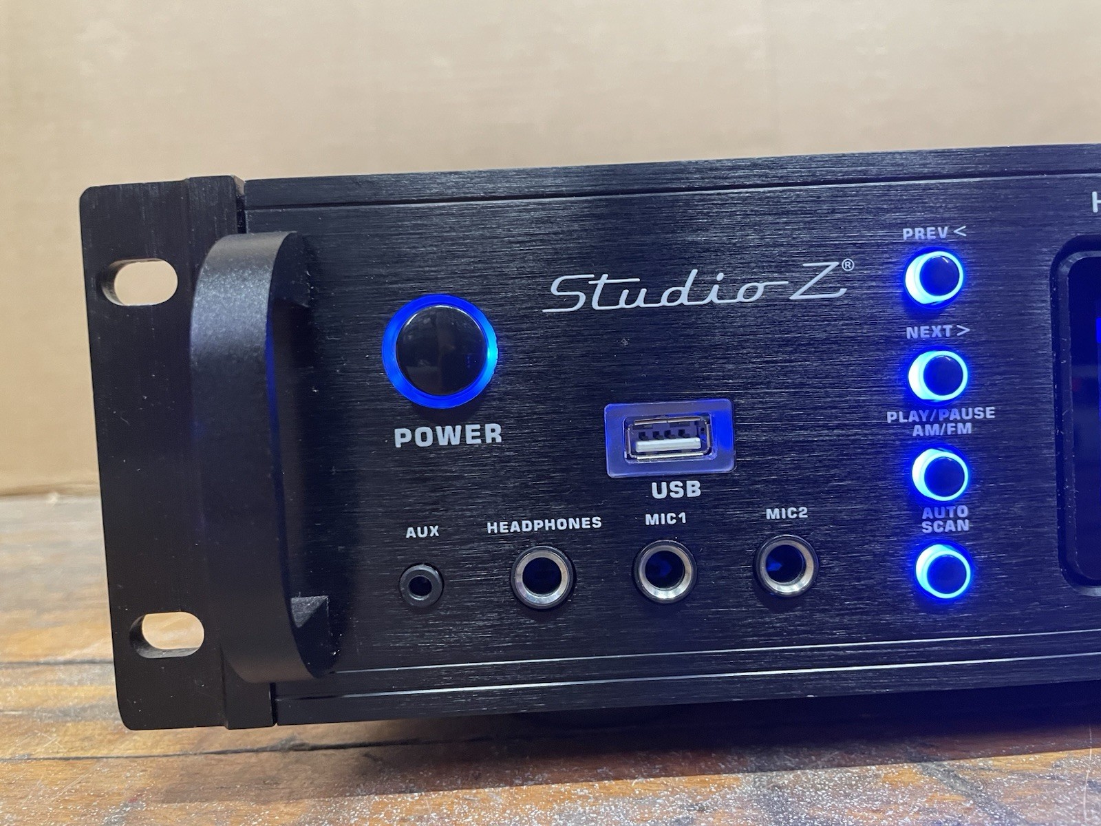Studio Z SPA-2000BT Hybrid Digital Receiver Amplifier 2000W Tested Works