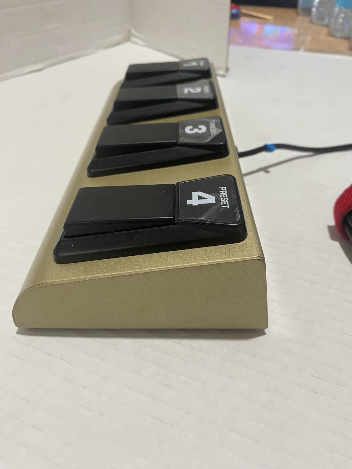 Behringer FS 114 foot pedal Control with 4 pre set buttons