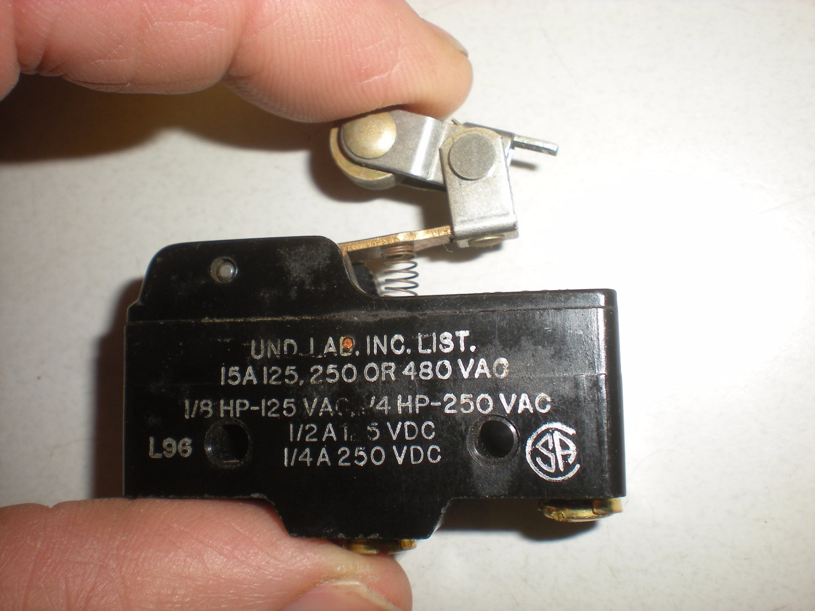Honeywell MicroSwitch BZ-2RW826-A2 Roller Lever Snap Switch - 15A - NOS