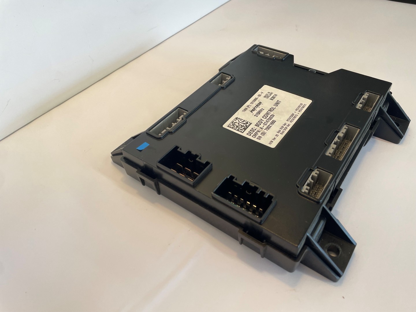 2012-2016 Tesla Model S BCM Body Control Module Unit 1010906-00-F pektron