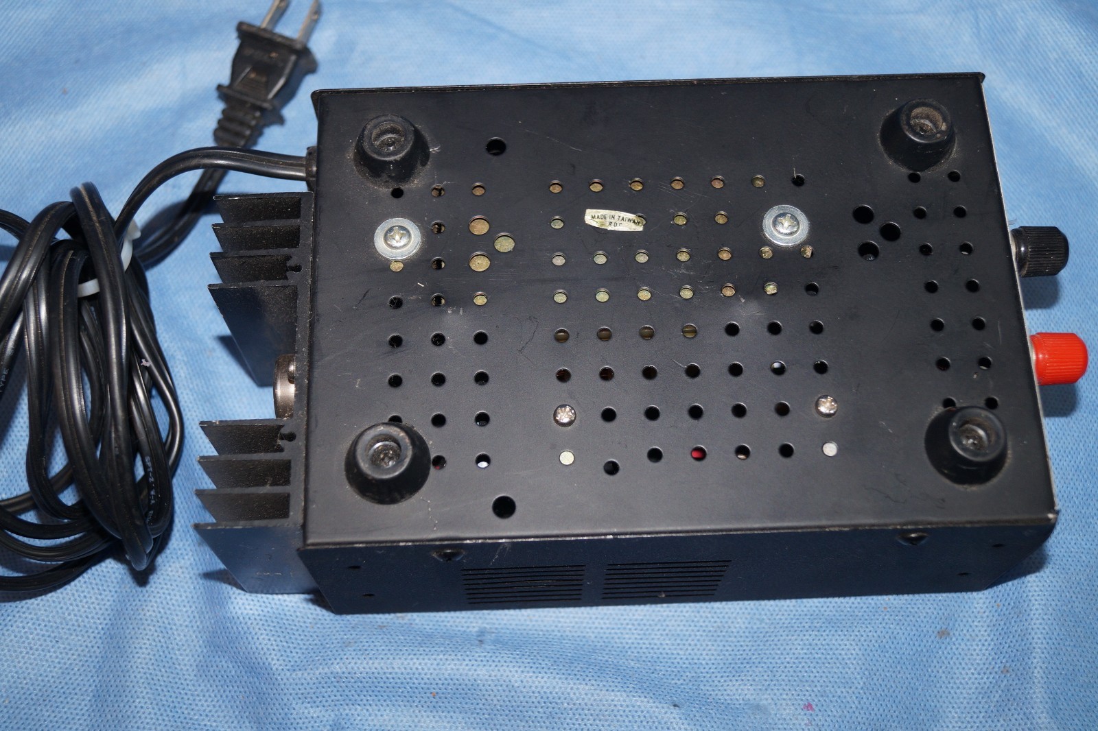 Arista Model 46-482, 115V AC / 12VDC /50W DC Solid State Regulated Power Supply