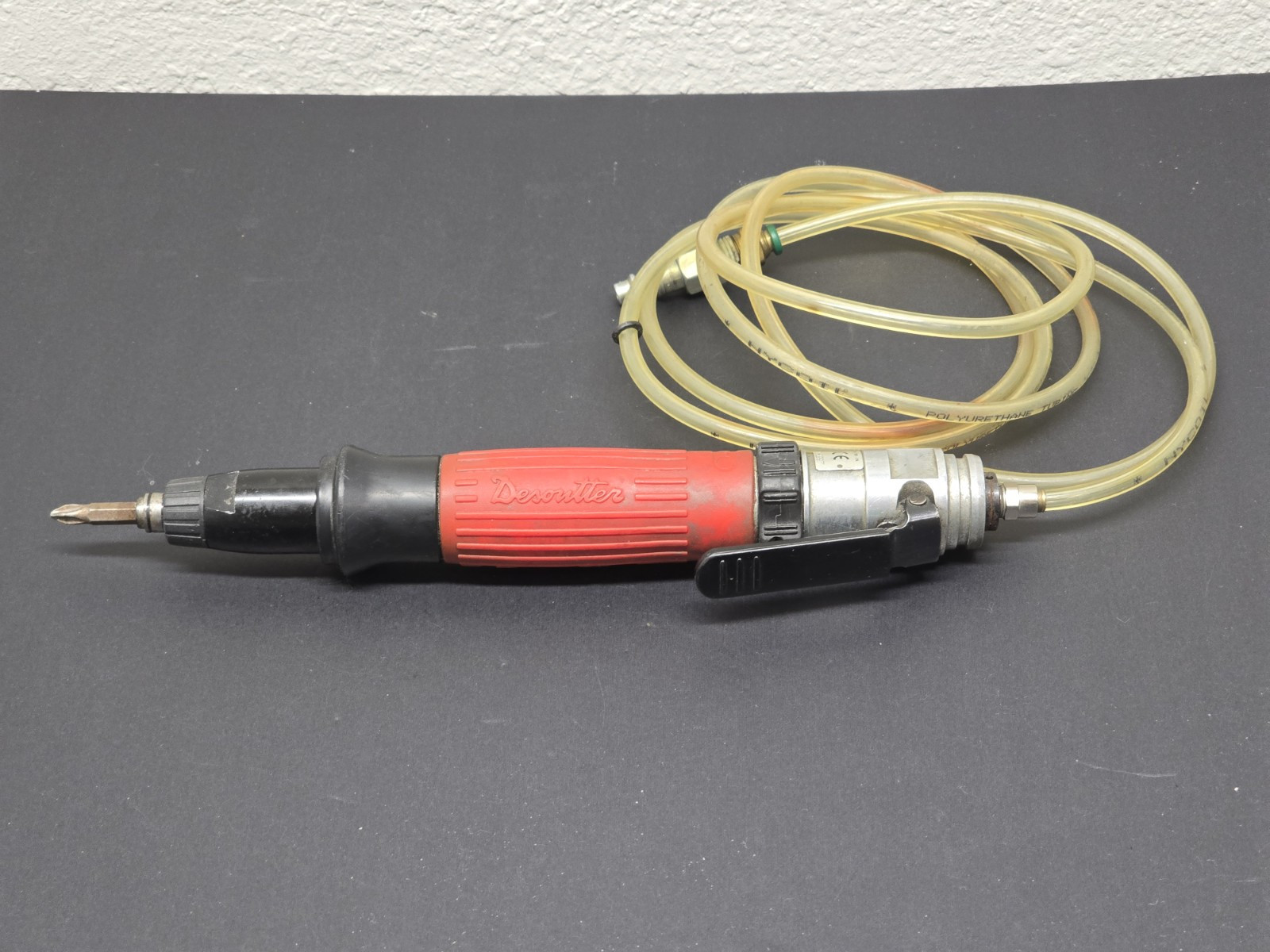 SCREWDRIVER DESOUTTER MODEL SC047-L-S4Q PNEUMATIC  1/4" Drive 550RPM @ 6.3 Bar