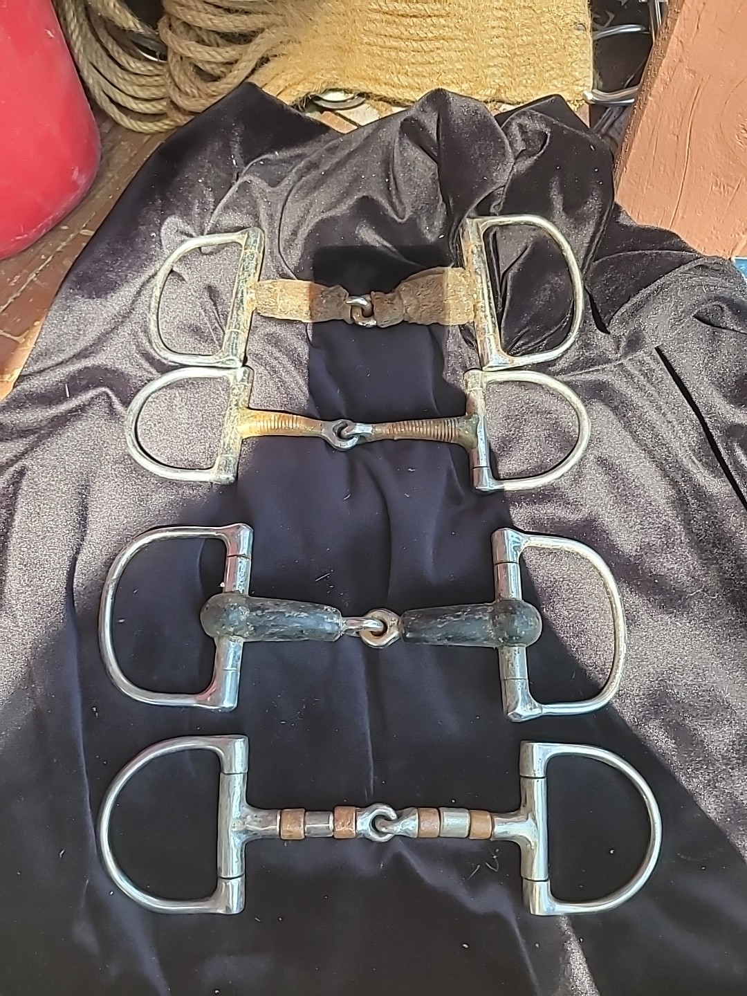 Race Horse Bits  D Ring 4 Pc  Package 5 In Mouth Used