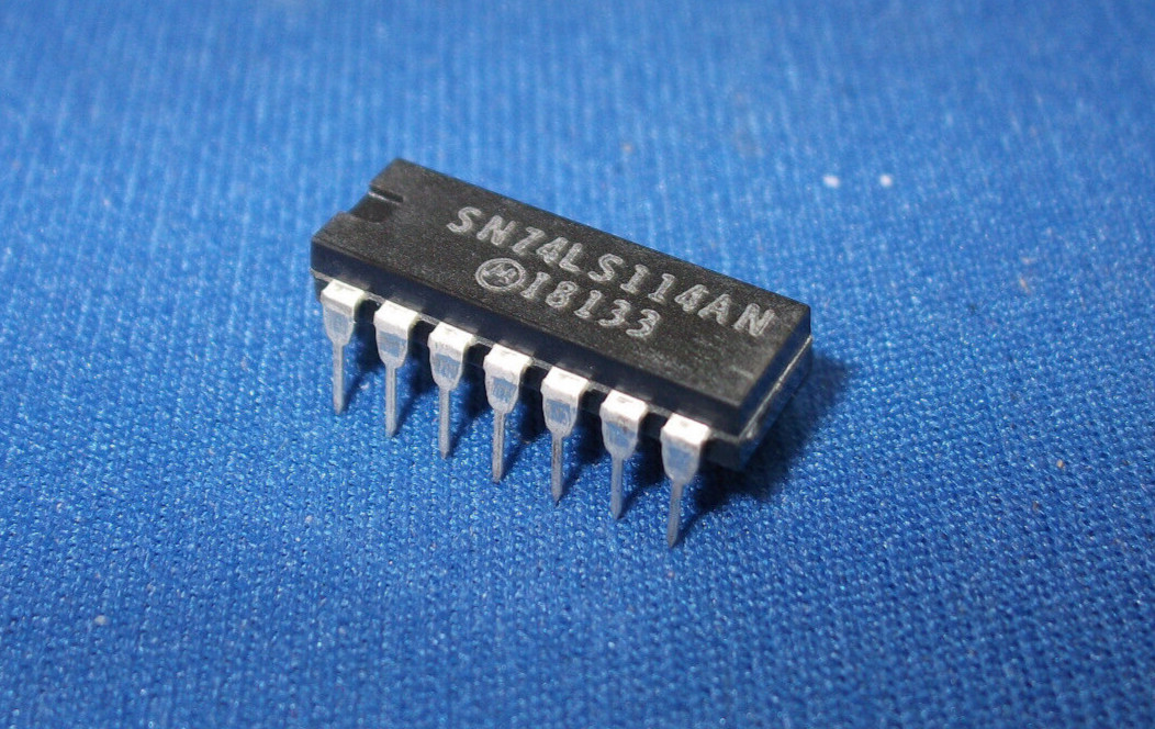 SN74LS114AN MOTOROLA 74LS114 VINTAGE 1981 14-Pin DIP Rare! LAST ONES