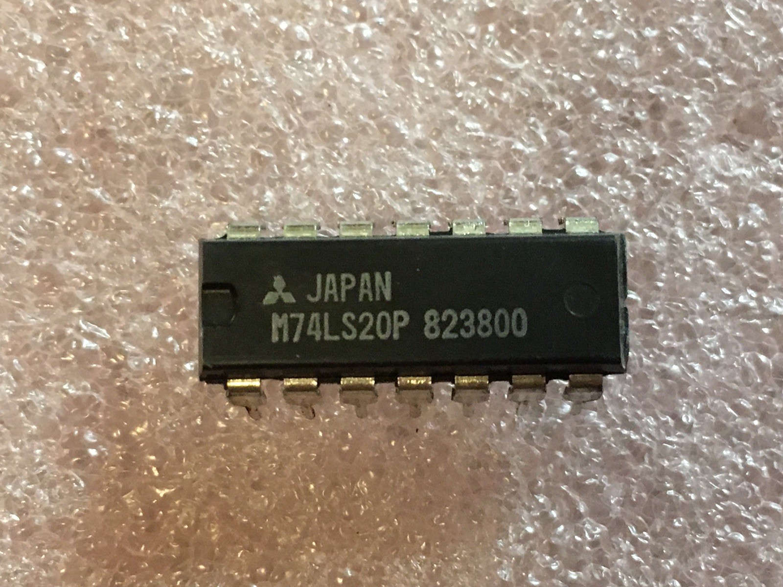 M74LS20P IC 4-INPUT POSITIVE NAND GATE PLASTIC DIP 14-PIN (LOT OF 4)