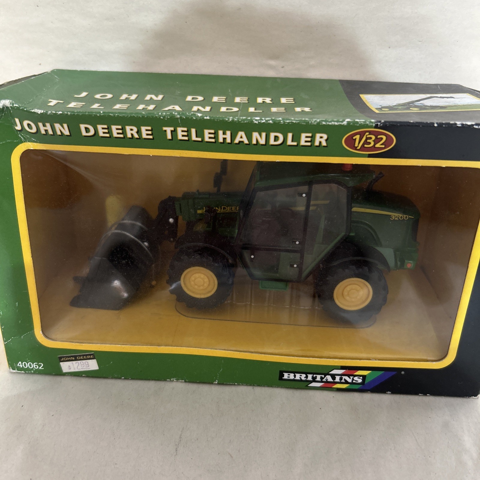 1/32 Britains John Deere 3200 Telehander DieCast box1