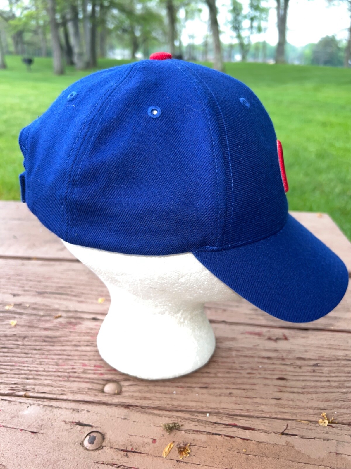 Chicago Cubs Royal Blue with Red C outlined in White Cap Hook Loop 15% Wool EUC