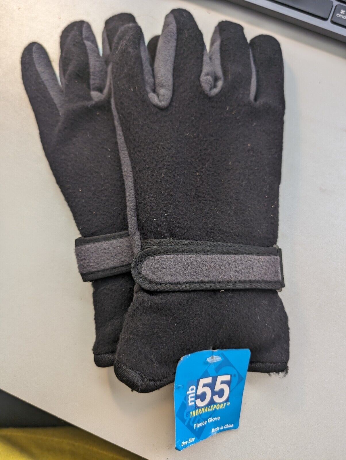 MB55 Thermalsport Fleece Black / Gray Winter Gloves - One Size - NWT
