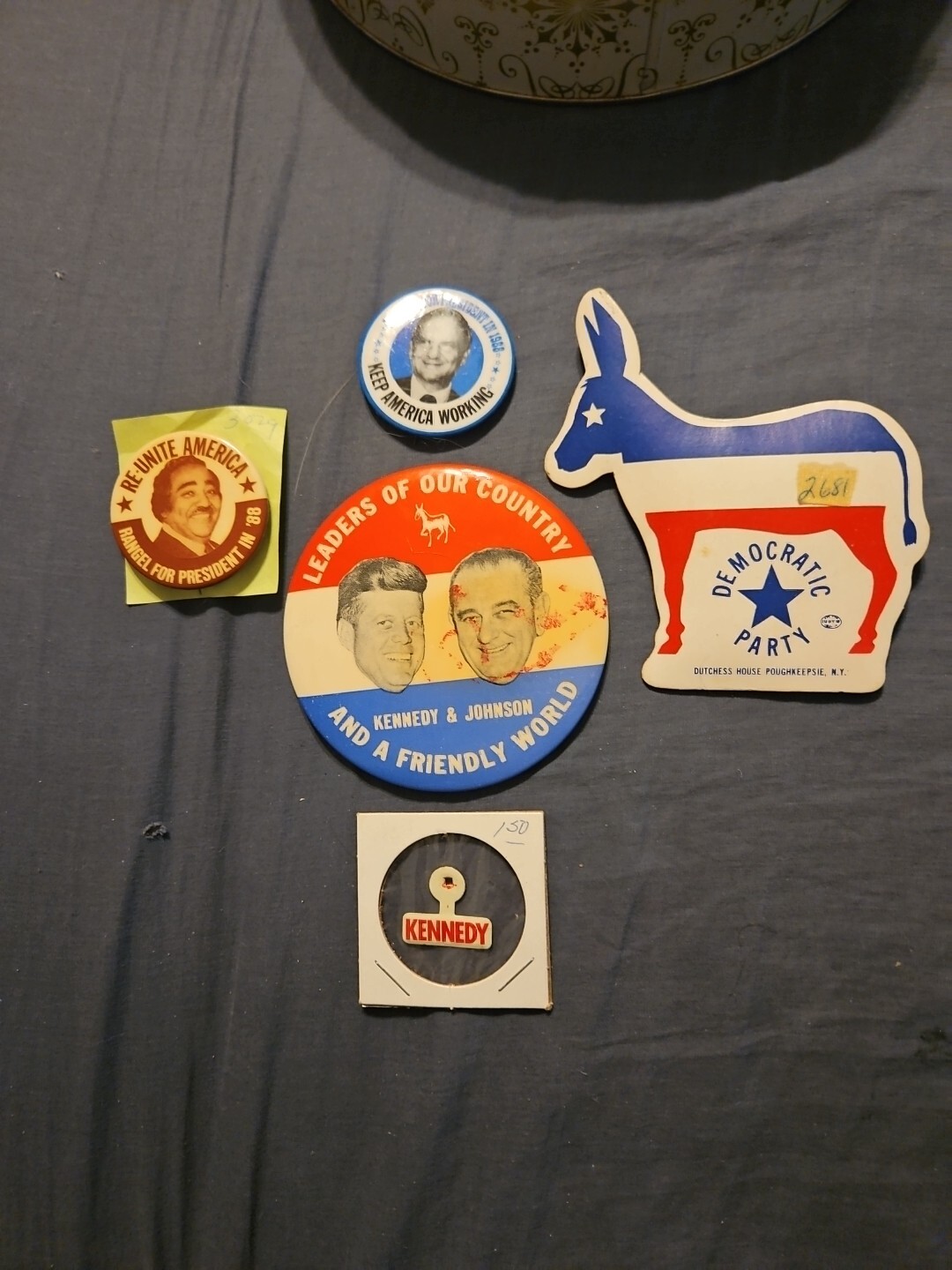 1960 KENNEDY-JOHNSON JUGATE "LEADERS OF OUR COUNTRY-FRIENDLY WORLD" BUTTON +4