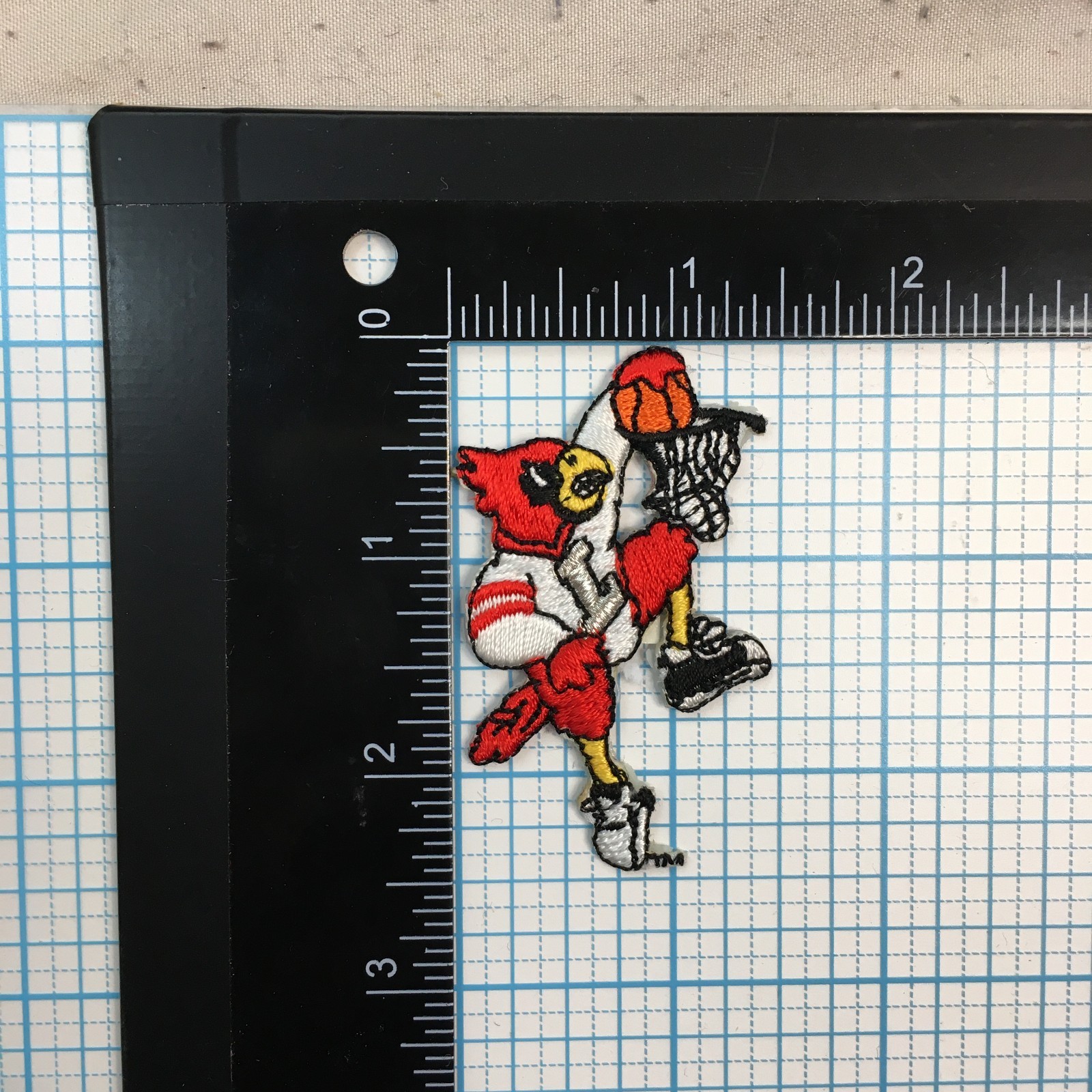 LOUISVILLE CARDINALS NCAA COLLEGE VINTAGE 2.5" BASKETBALL TEAM PATCH L7