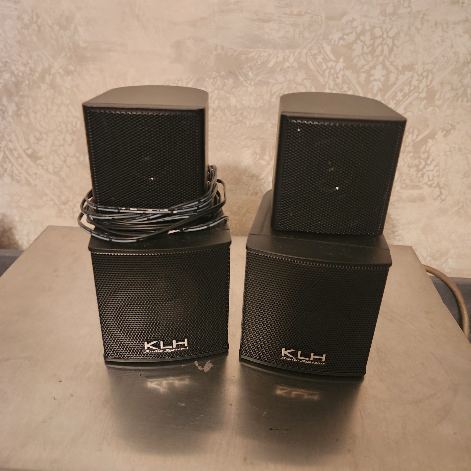 KLH Audio Systems Model TW-08 Center Twistable Top with wires to connect