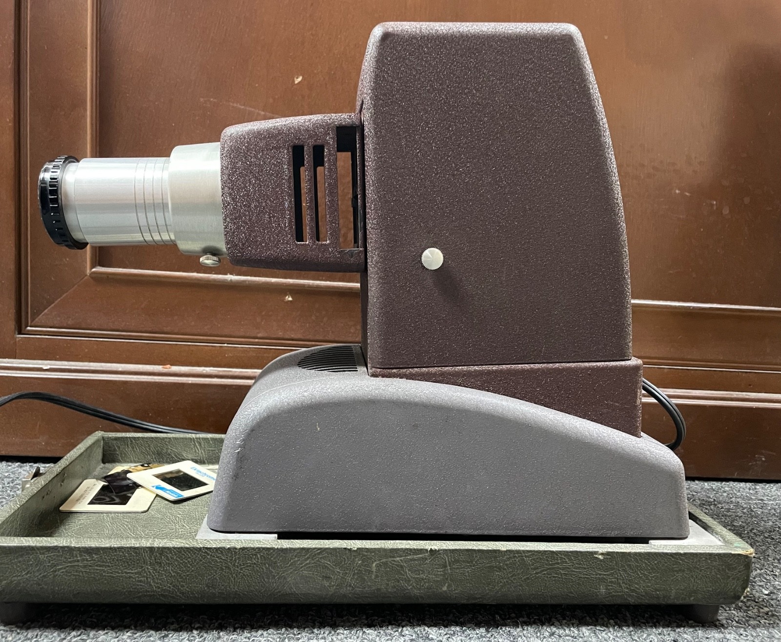 Vintage Delineascope Model MC Slide Projector w/Case. American Optical Co.