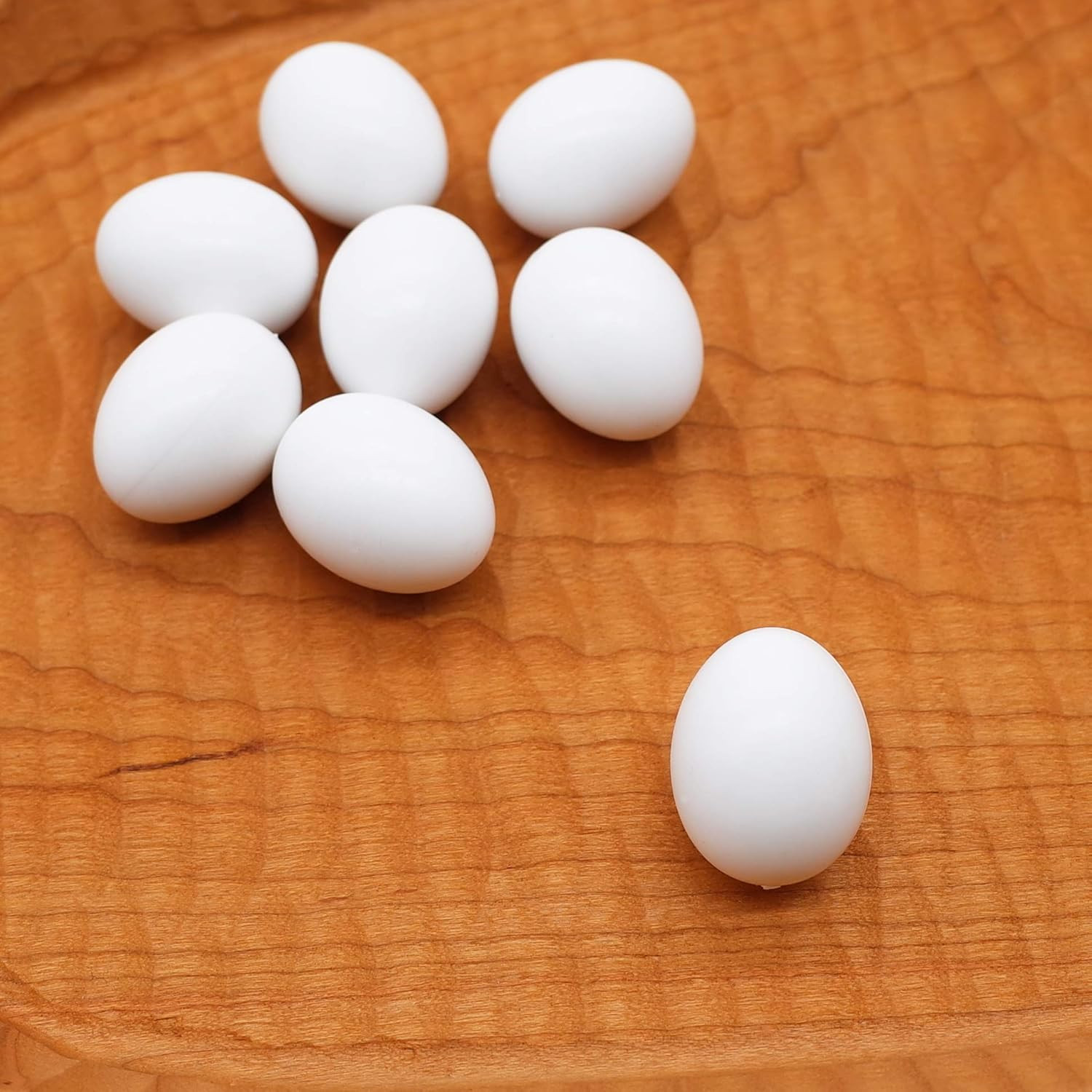 FOIBURELY 8 Pcs Solid Parrot Plastic Eggs Hatching Eggs Green Cheek, Lorikeet&Ri
