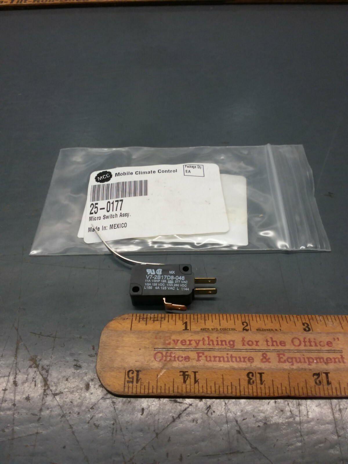 MCC 25-0177 Micro Switch Honeywell V7-2B17D8-048, SPDT, Long Curved Lever