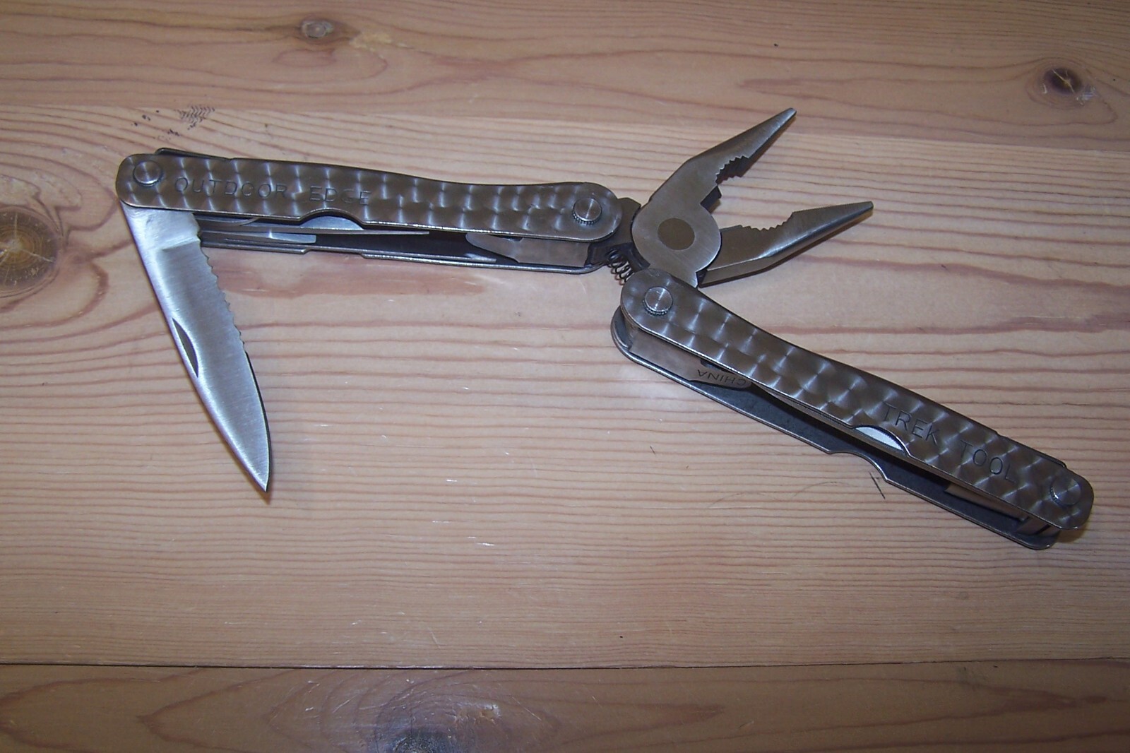 Outdoor Edge TREK Tool Set Multi Functioning Tool with Case