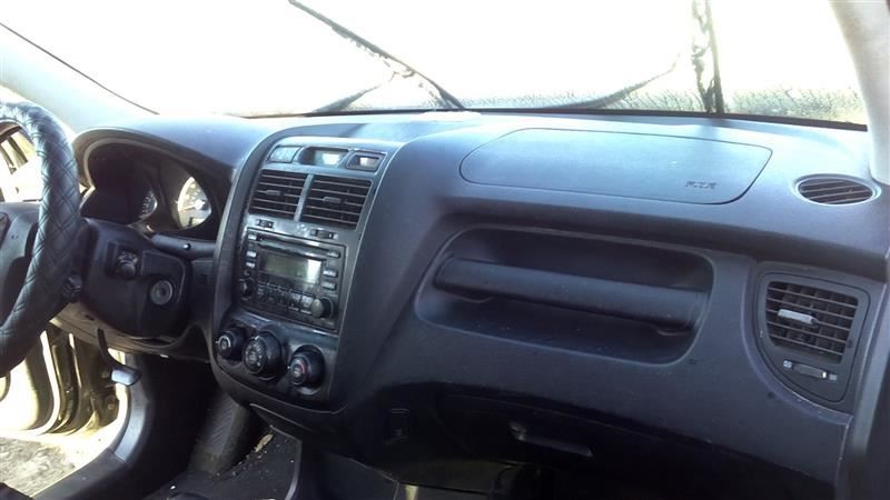 Passenger Front Spindle/Knuckle ABS 4 Cylinder Fits 05-10 SPORTAGE 103663840