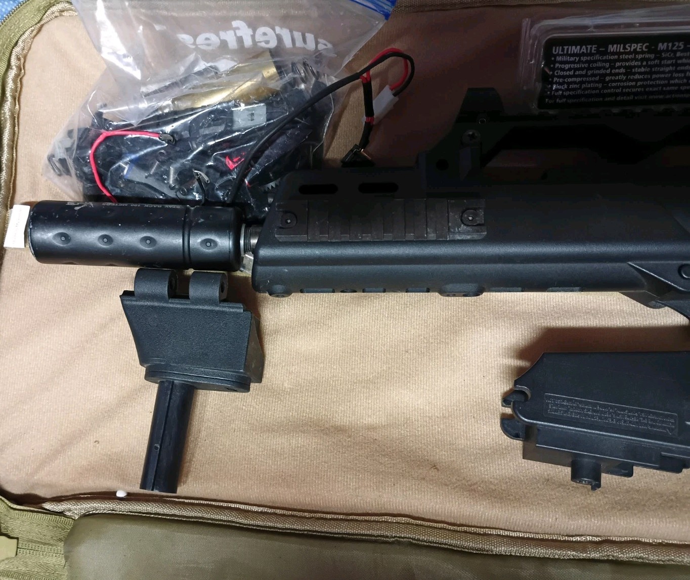 HK G36C AIRSOFT RIFLE - COMP. : ELITE FORCE( NEEDS A TRIGGER) 4 Mags Included