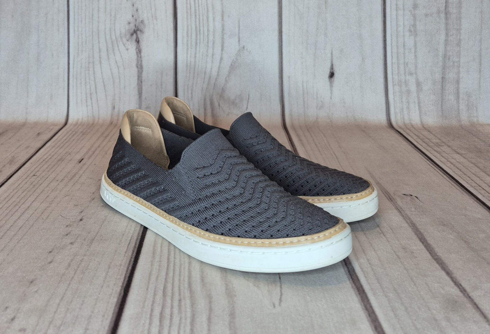 UGG Sammy Chevron Slip-On Sneakers Gray Knit Fabric Women’s Size 7 M