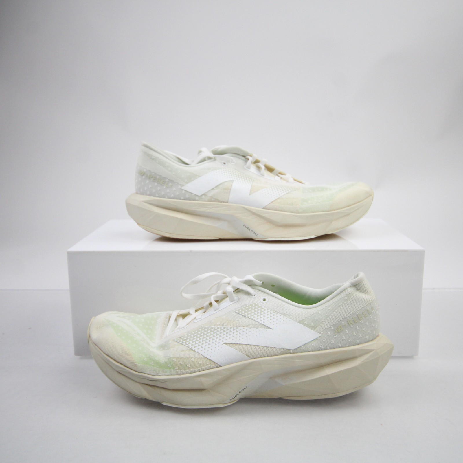 New Balance Running & Jogging Shoes Men's White Used 11.5