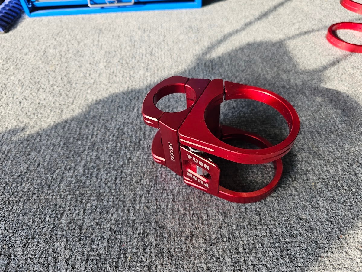 Tek208 Quick Release Fire Extinguisher Roll Bar Mount (Red, 1.75)