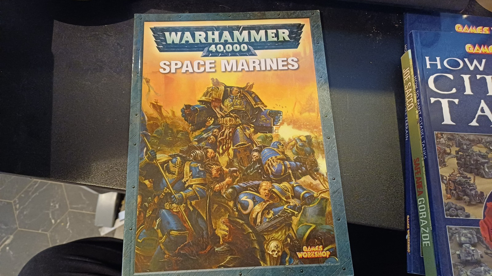 Book - Warhammer 40,000 Space Marines - Games Workshop