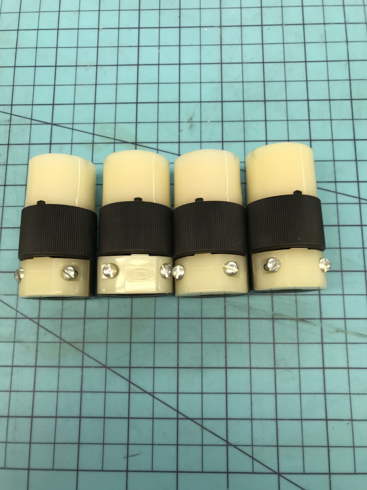 Hubbell 4779-C L7-15R Twist-Lock Connector 15A 277V – Lot of 4