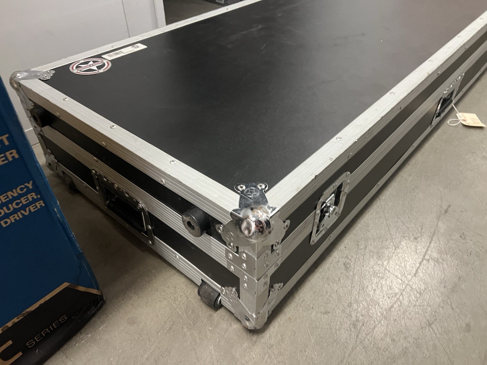 Yamaha MOTIF XS8 88-Key Weighted Keyboard Synthesizer w/ Flight Case, Adapter