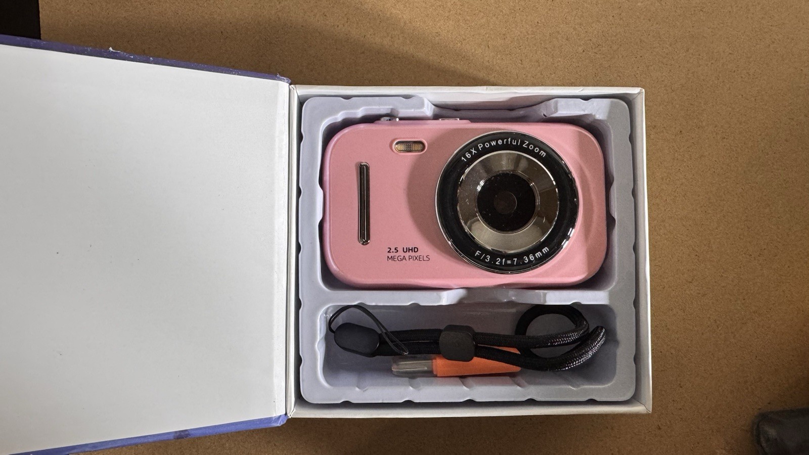 Stylish student CAMERA Coretu)