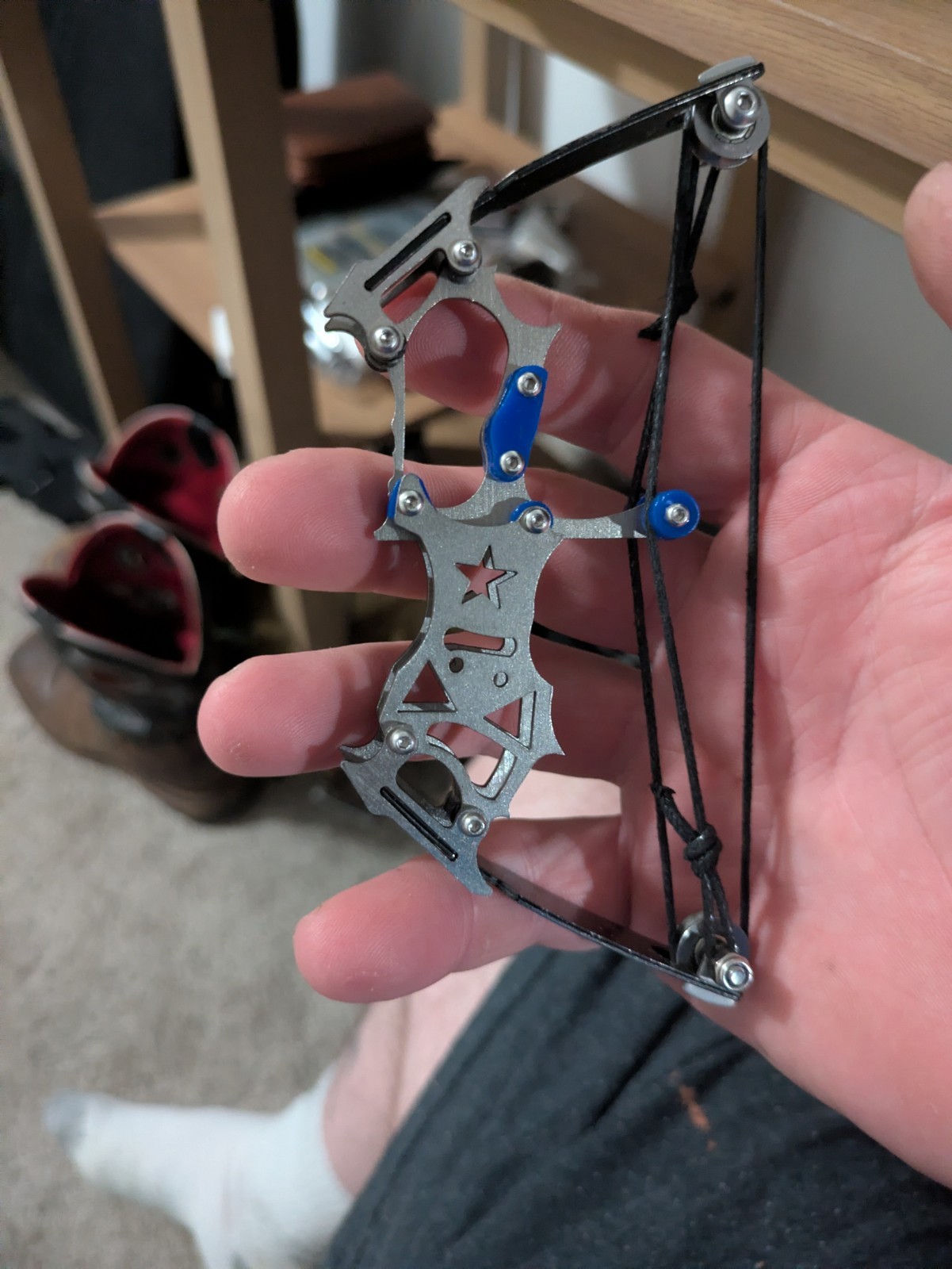 Miniature Compound Bow With Eight Arrows