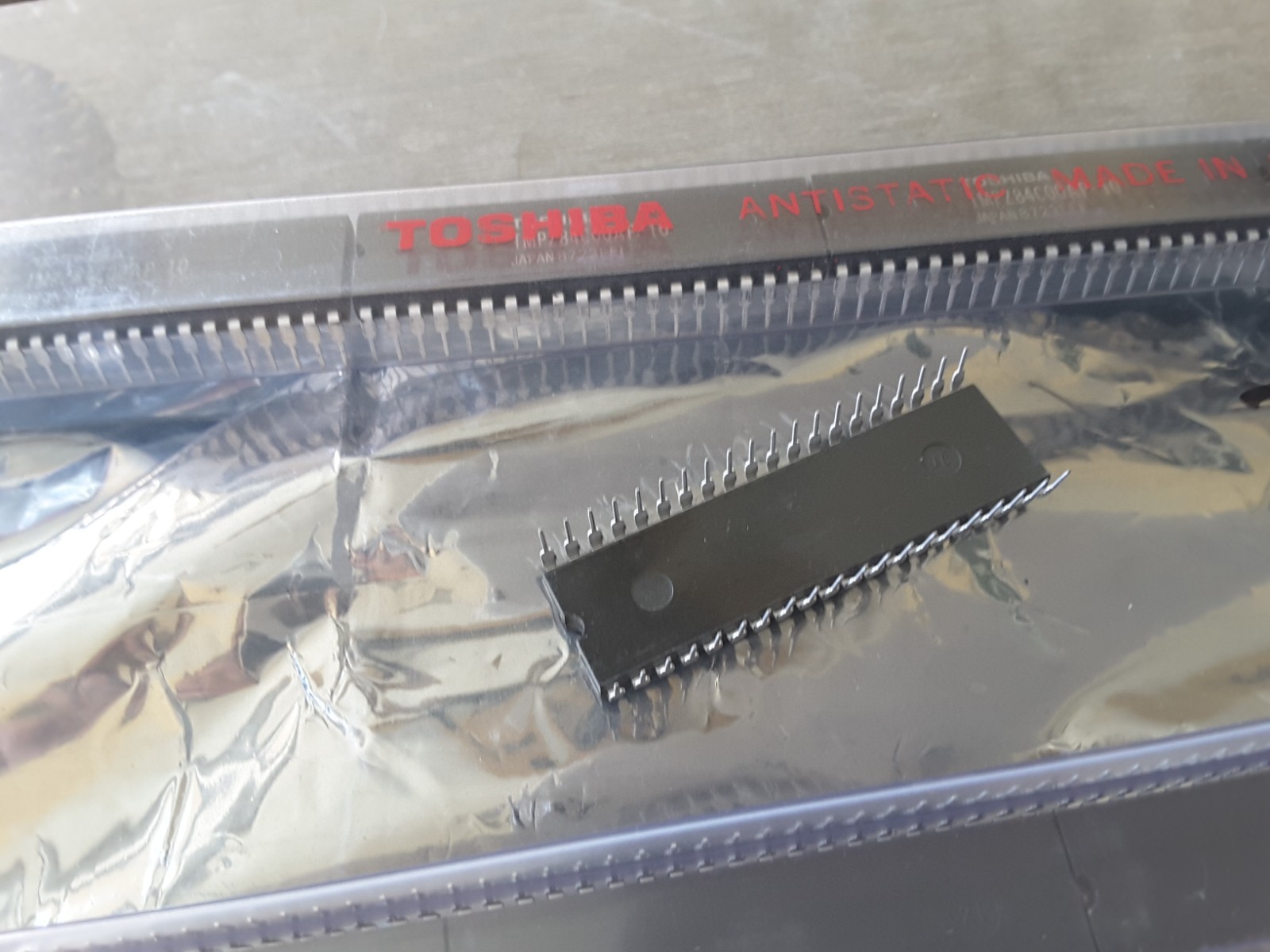 (2) TMPZ84C00AP-10 TOSHIBA Microprocessor 8 Bit 40 Pin Plastic NEW RARE $9.99