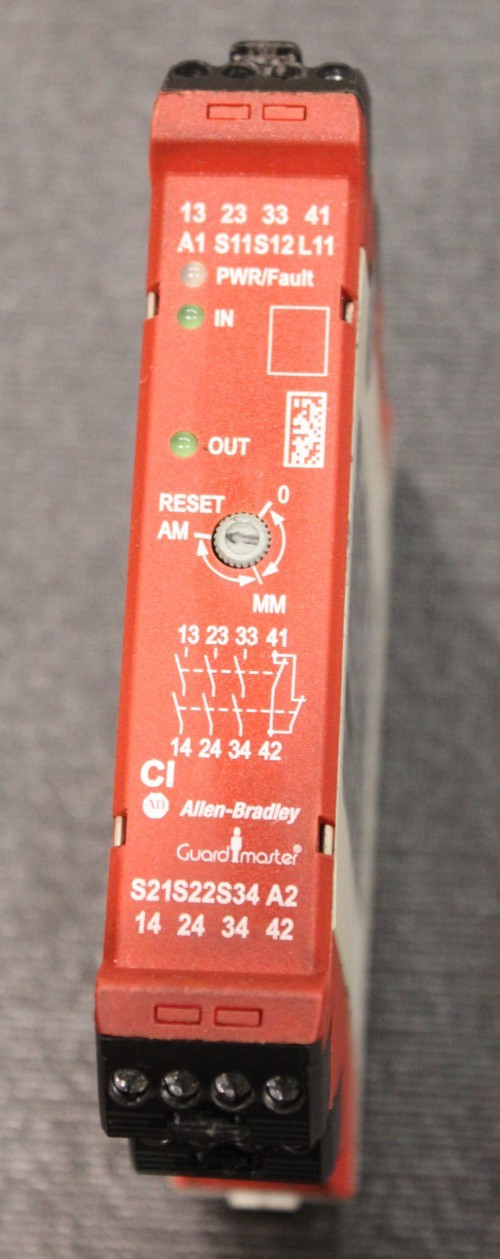 Allen Bradley 440R-S13R2 GSR CI Safety Relay Module SER A