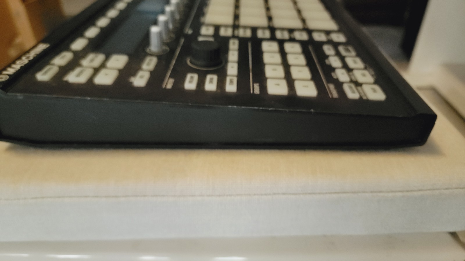 Native Instruments MASCHINE MK2 Black w/USB Cable – Power Tested Only.