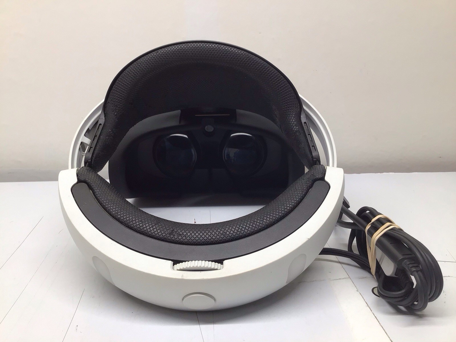 Sony PlayStation 4 PS4 Virtual Reality VR Headset Bundle White CUH-ZVR1 READ