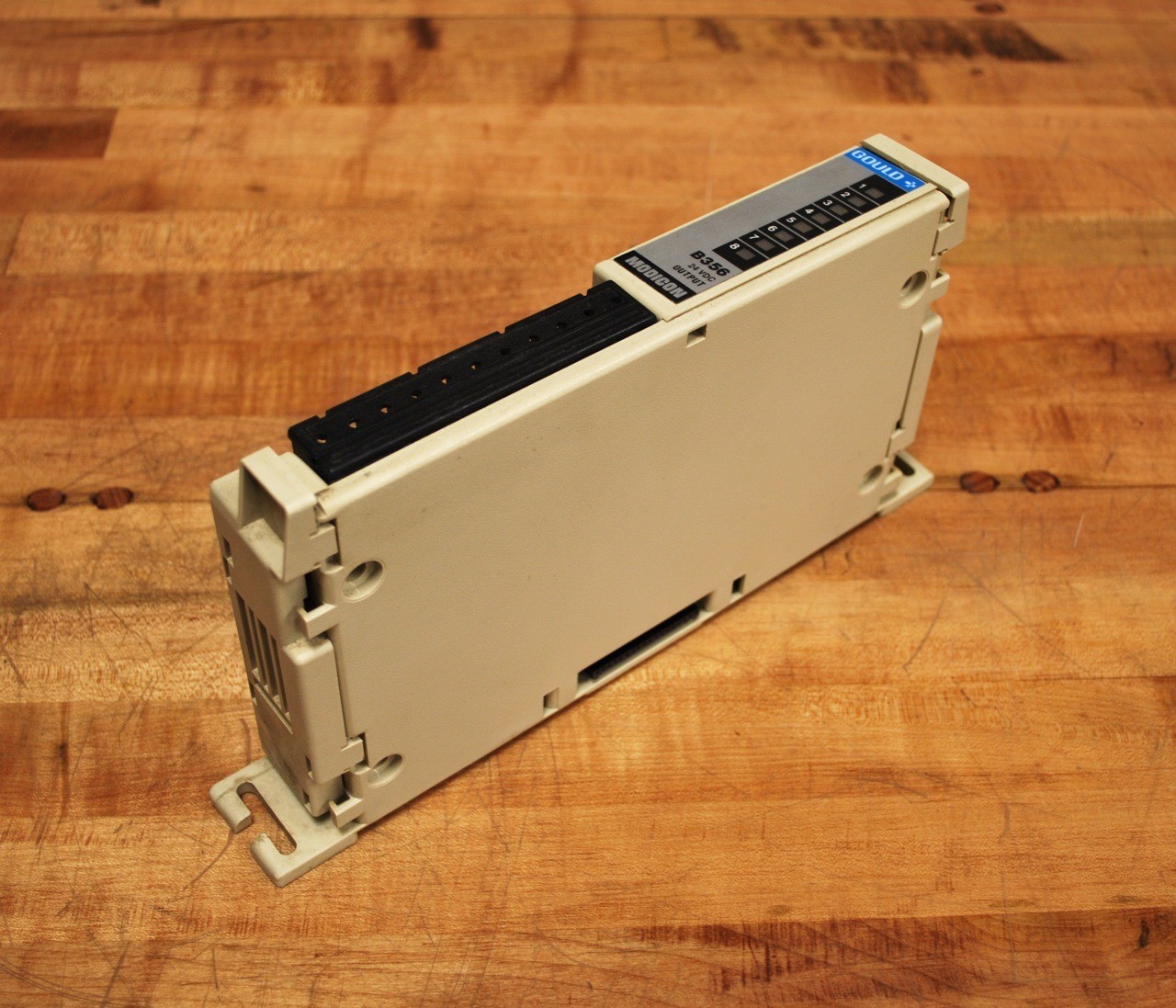 Gould Modicon B356 24vdc Output Module - USED
