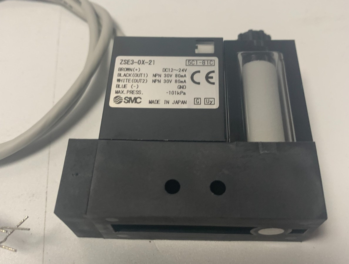 NEW SMC ZSE3-0X-21 Pressure Switch