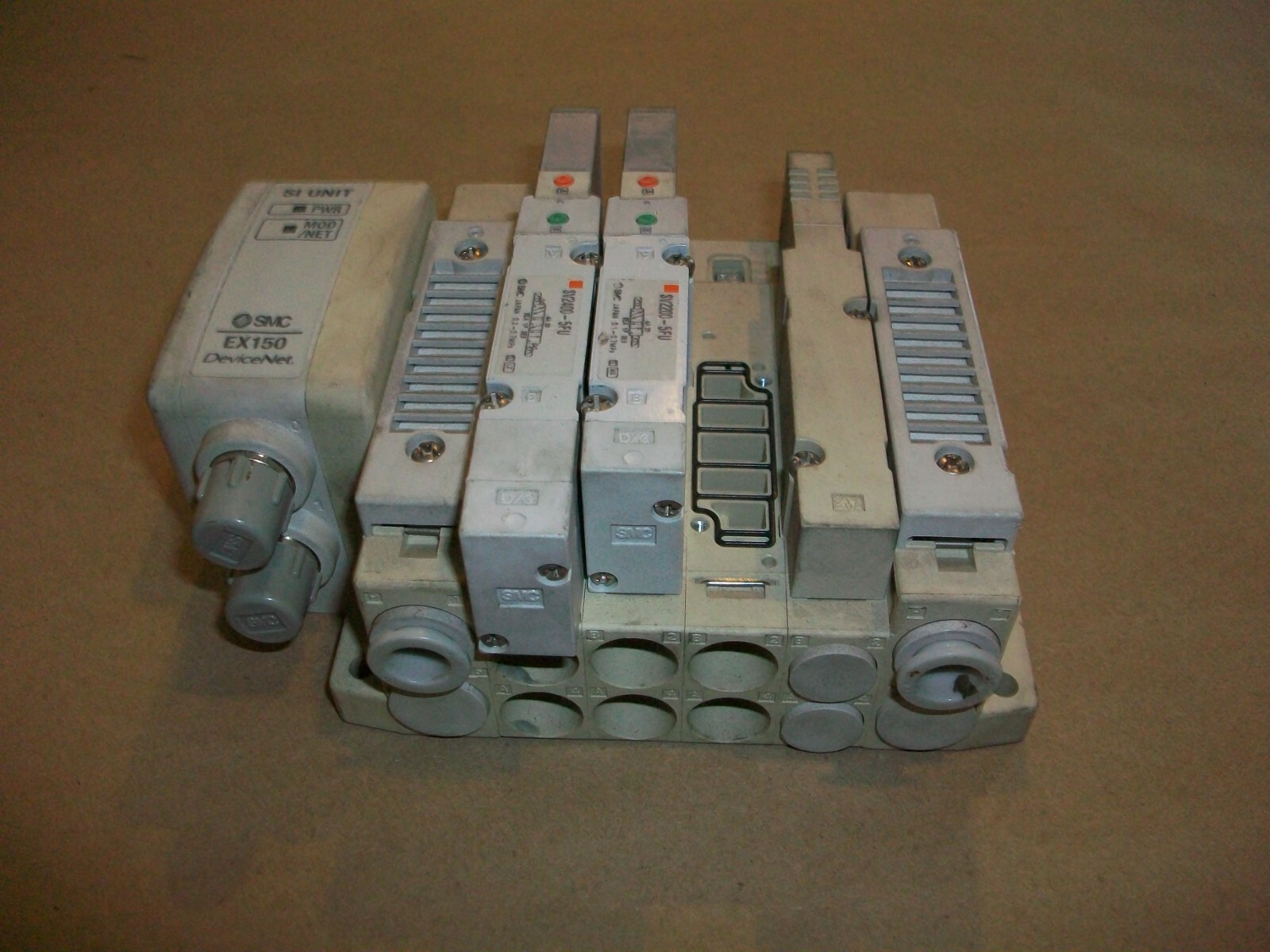 SMC EX150-SDN1 DEVICE NET Module w/ Valve Stack SV2200-5FU