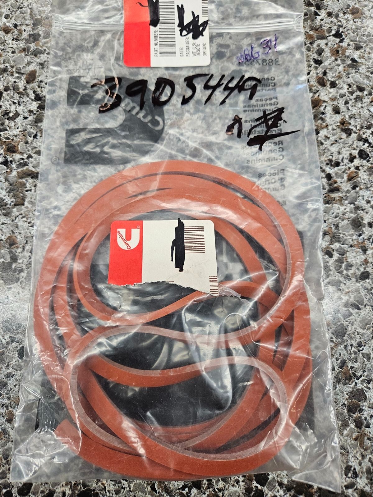 CUMMINS ROCKER COVER GASKET 3905449