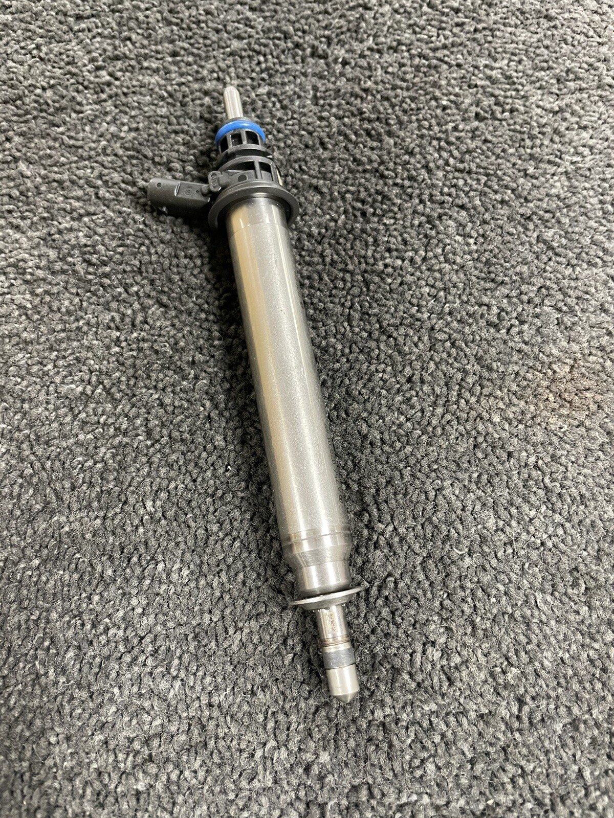 BRAND NEW GENUINE BOSCH INJECTOR FOR MERCEDES G63 C CLASS S63 C63 AMG W205