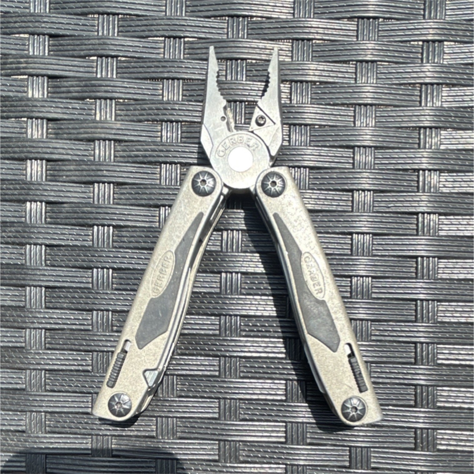 Gerber Suspension Multi-Tool Pliers Knife Screwdrivers Metal Handle Blade