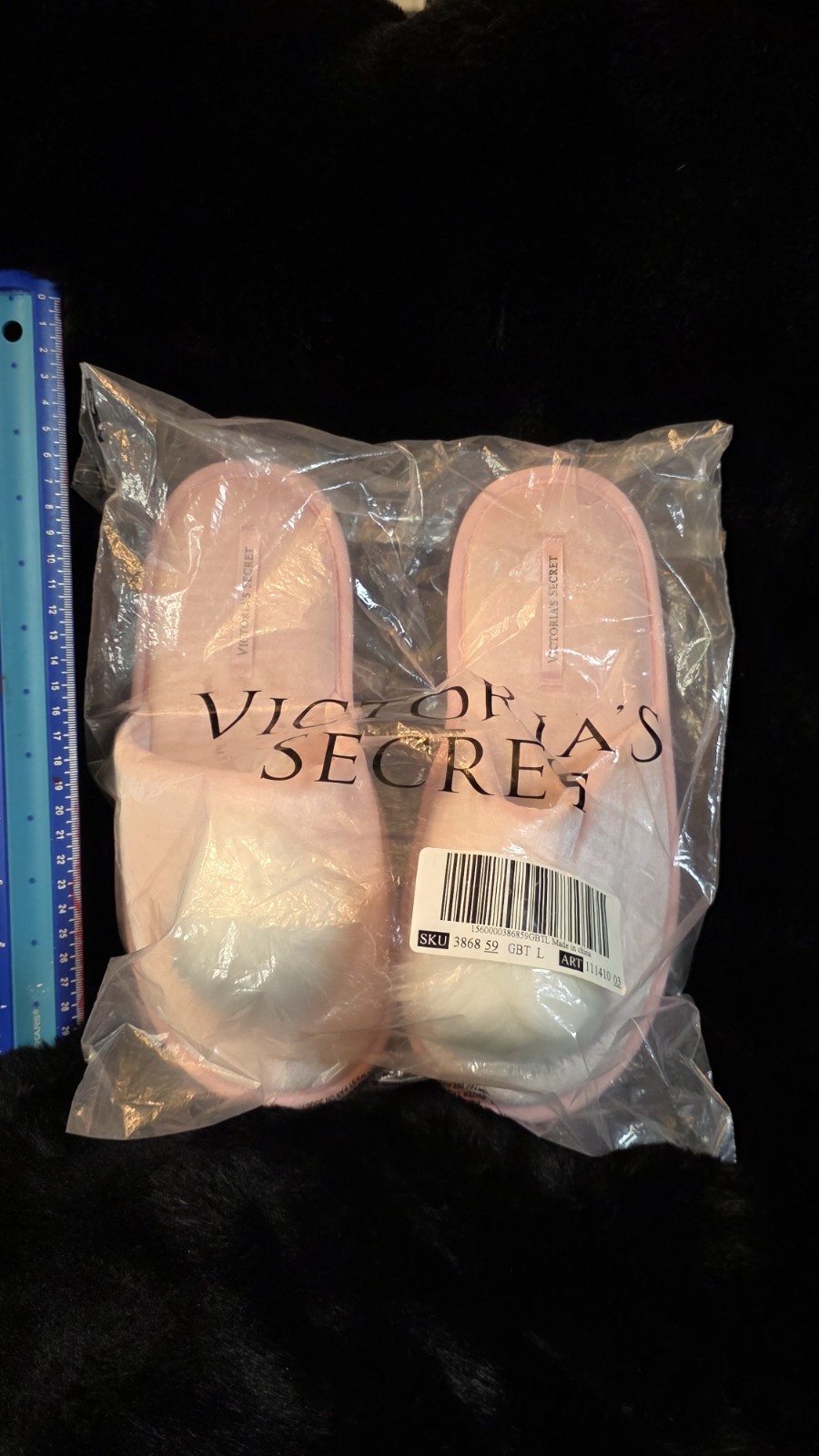 Women's Victoria's Secret Pink Velvet Slippers with Pom-Pom. Size L (9-10) NEW!!